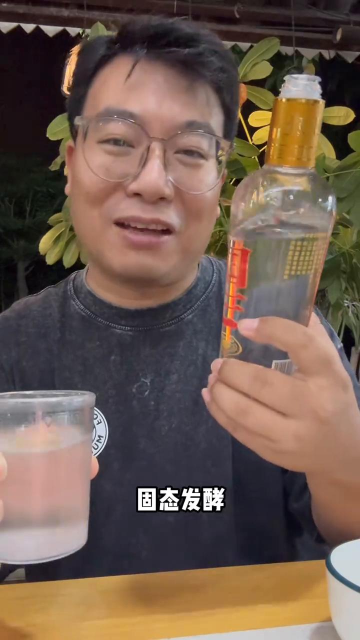 云南菌子火锅。
晚上渴了睡不着，这会在云南普洱去找一家菌子解个渴。云南吃菌有风险