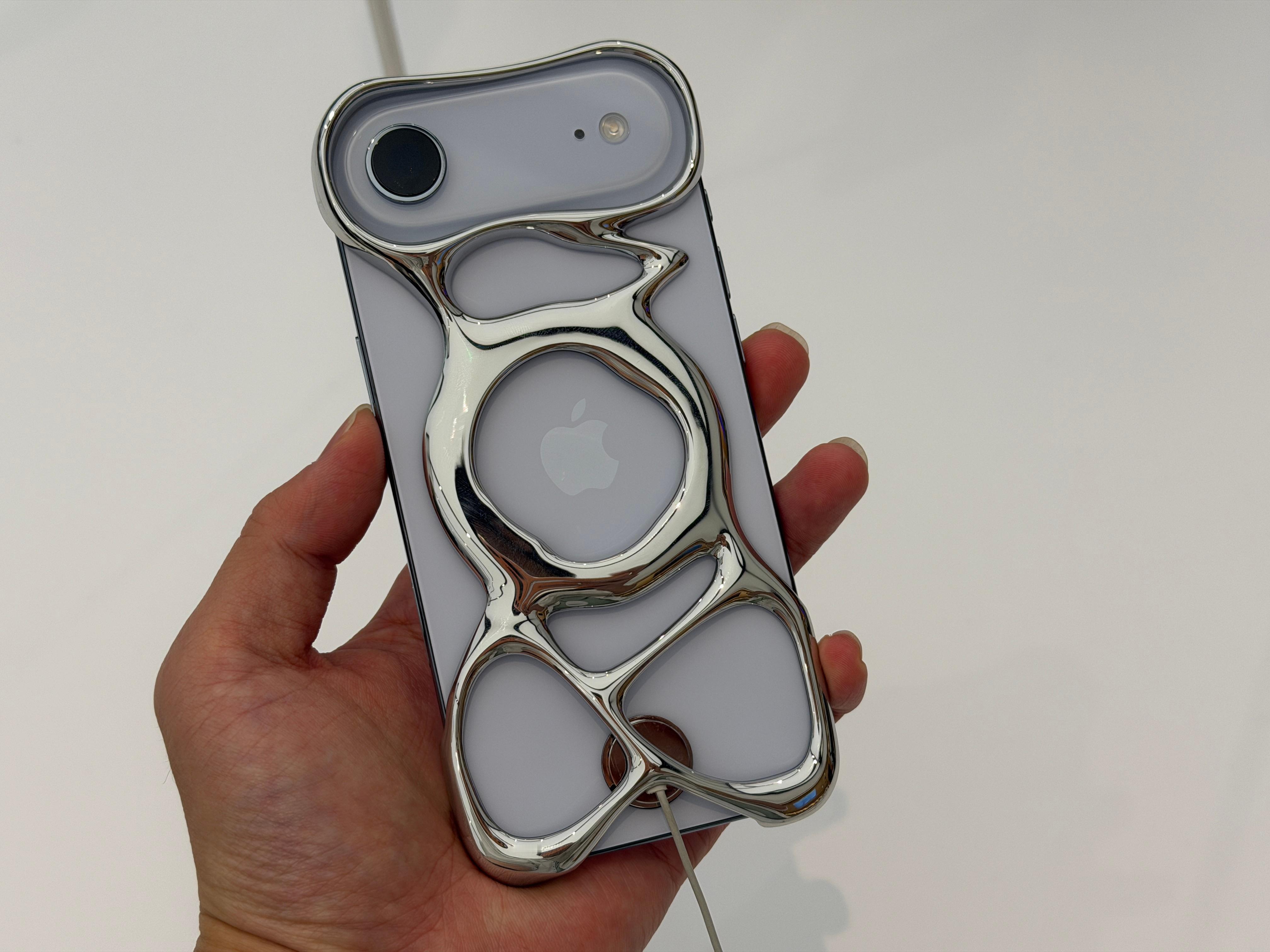 这还用选吗？肯定是国产Air啊！不管是Pro Air还是Air颜值上都甩iPho