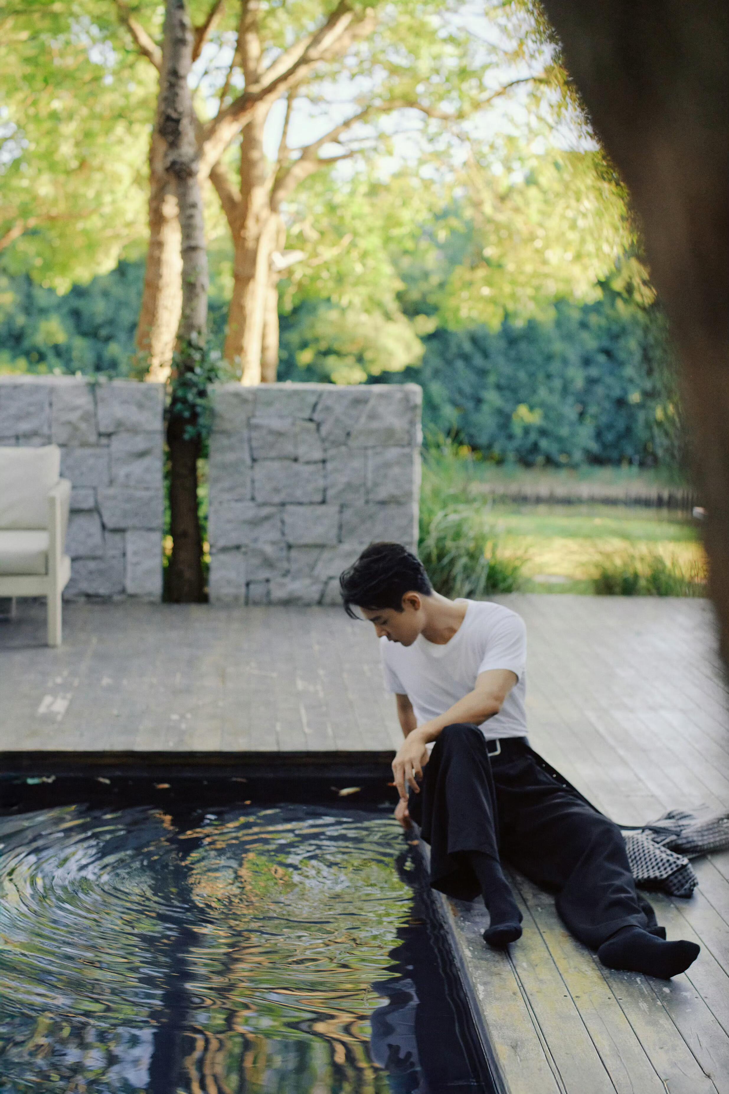 肖战清爽老钱风 清爽感是男人最好的医美！