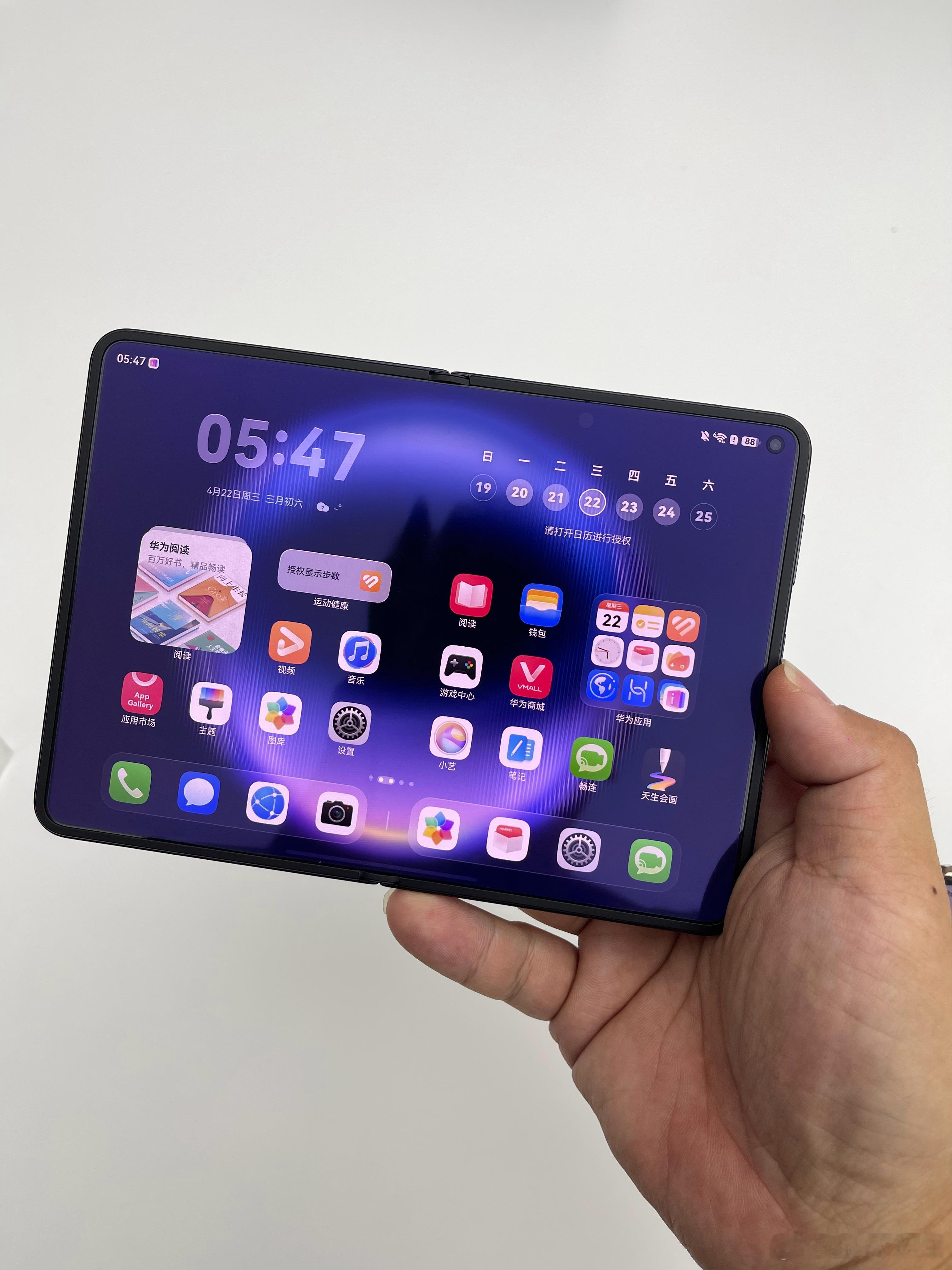 iPhoneUltra真机超前瞻确定不是我右边华为Pura X Max 改的？哈