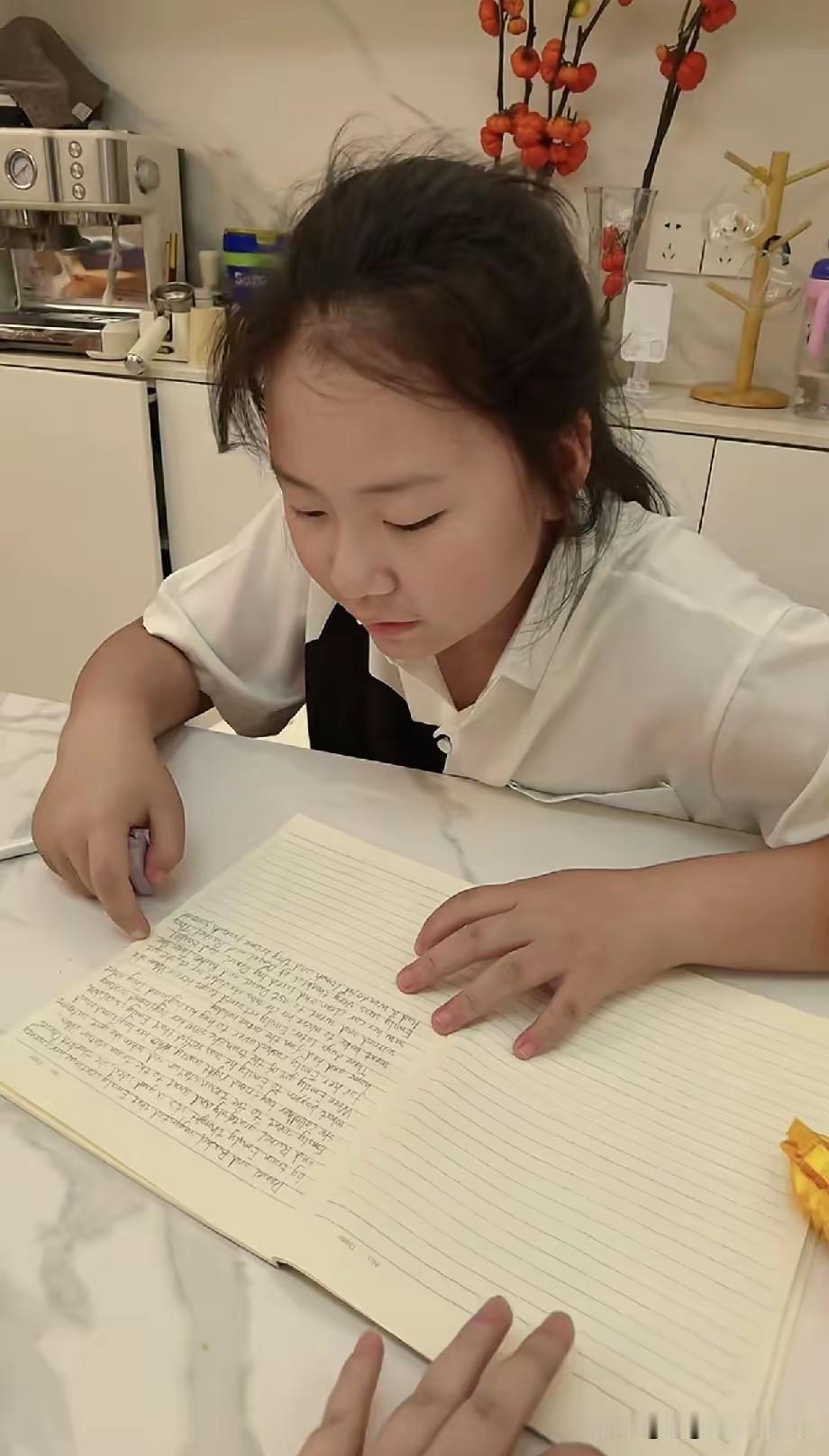 北京这牛娃真的让人望尘莫及！从小跟爸妈海外生活，实操语言环境打底，还有博士父母铺