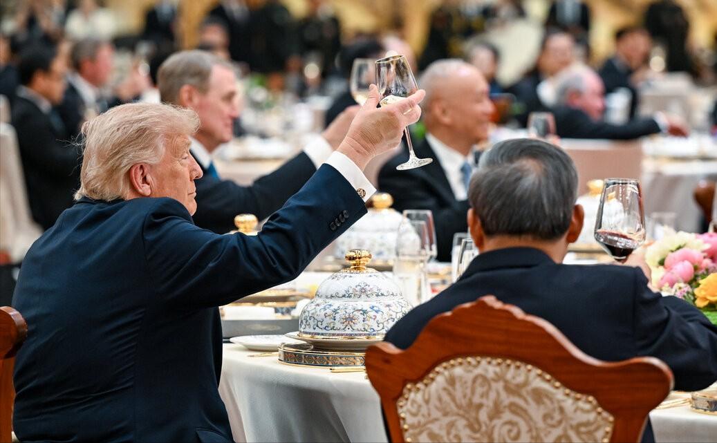 纽约时报今天报道：“此次峰会实质性成果寥寥，但特朗普改变了美国对华政策的基础，摒