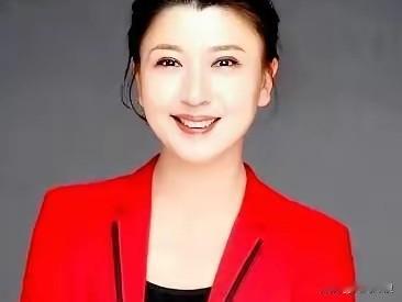 文艺评论家送给闫学晶4个字
那4个字是
“胃溃疡了”