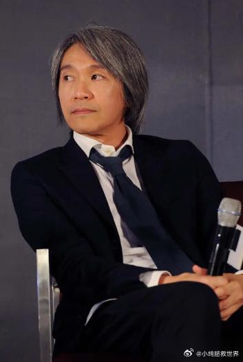 终于明白周星驰为什么没朋友了。 这话不是我说的，是陈百祥说的。 这位在香港娱乐圈