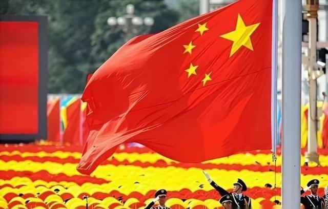 中国出现了一个怪相，我们现在变得比以往都要强大，但是美国欺负我们，日本欺负我们，