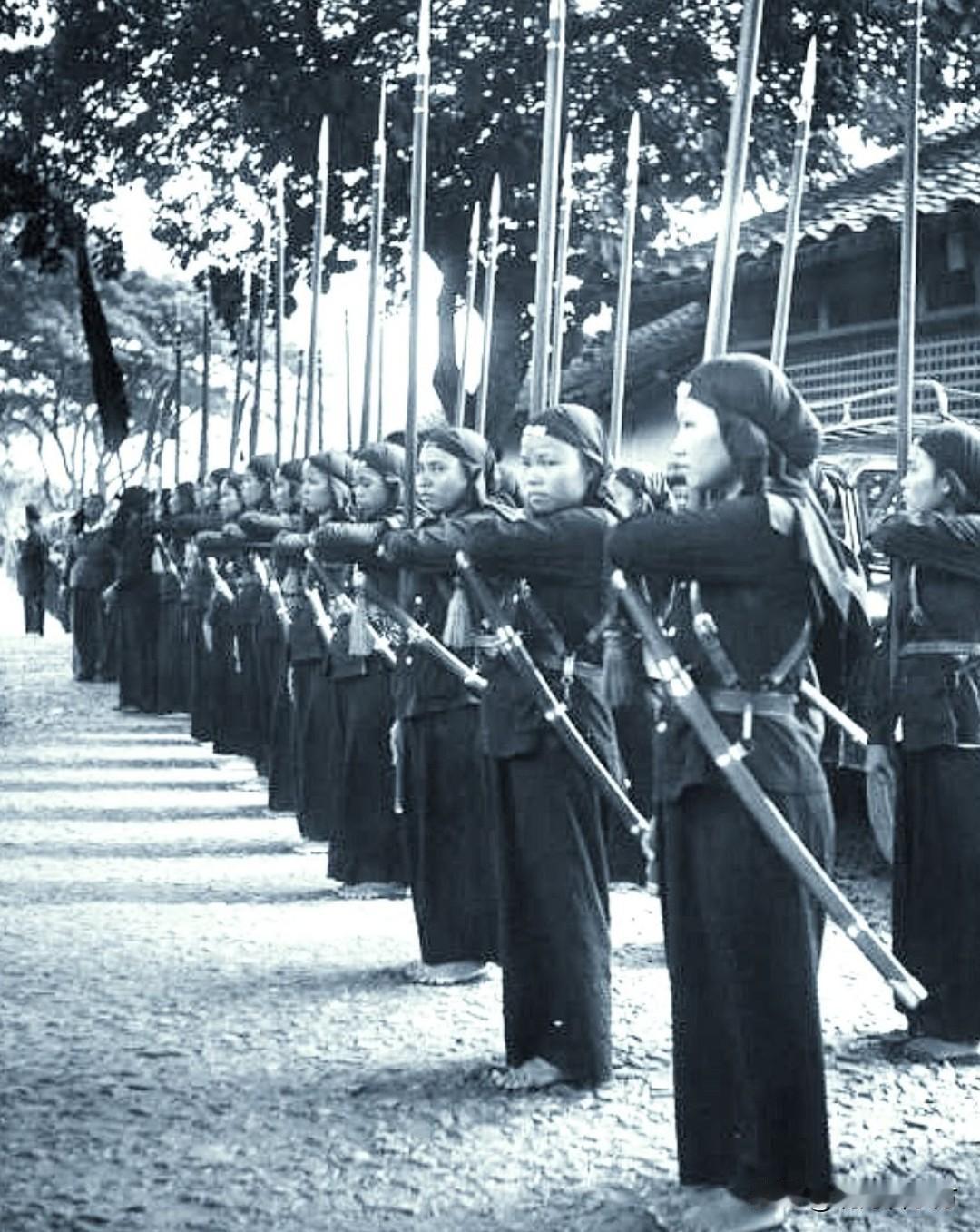 1948年7月，美国著名摄影师Jack Birns在越南南部（当时的法属交趾）拍