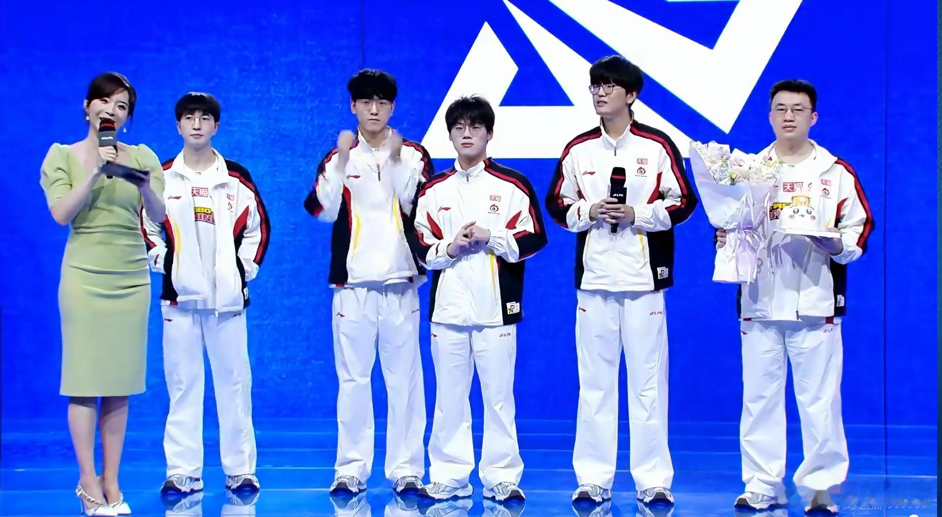 大家给Xiaohu庆生提前祝Xiaohu生日快乐，越来越好呀WBG战胜TESWB