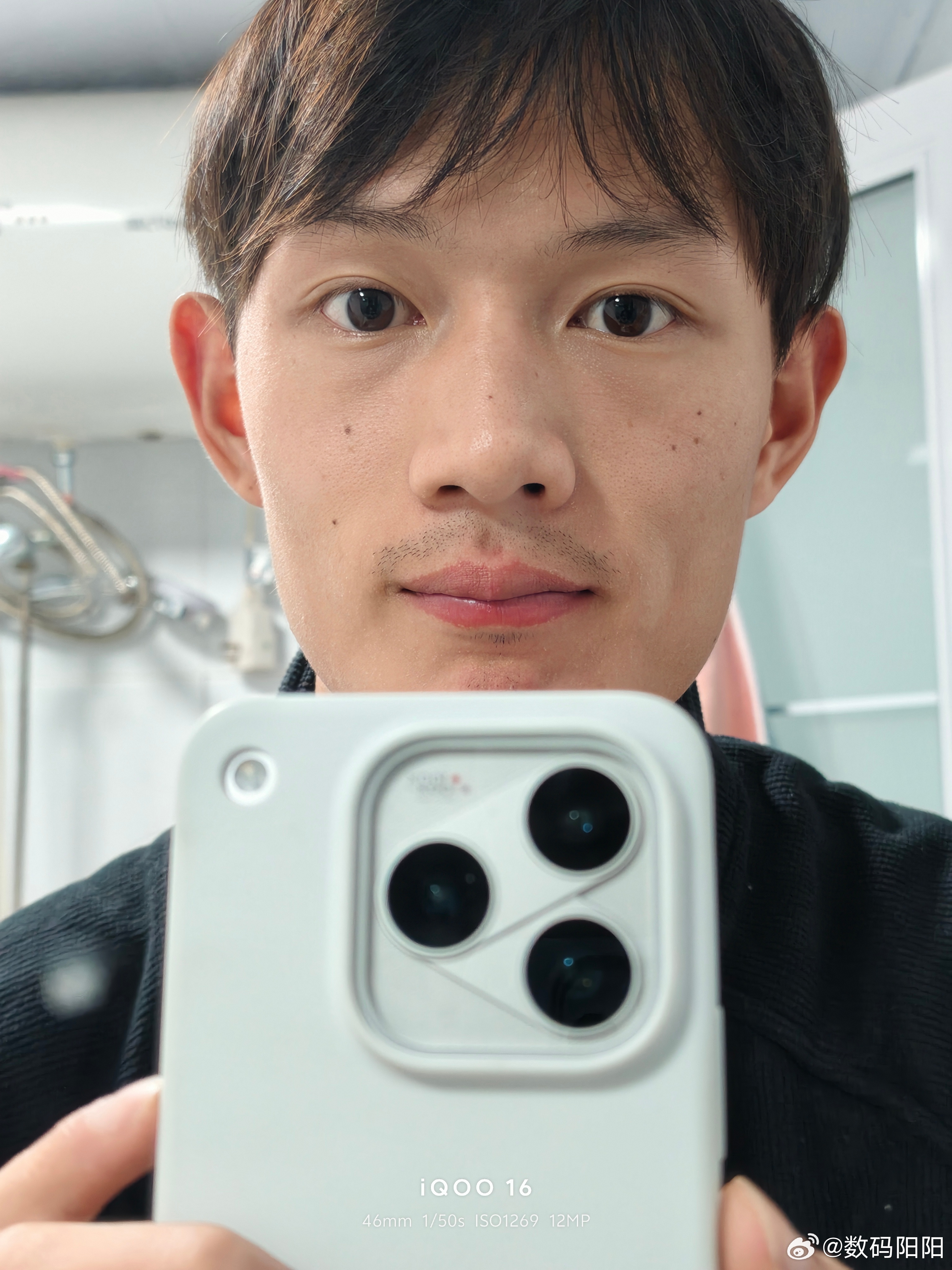 你还别说，iQOO16 新手机拍照真的不一样，脸上乱七八糟的毛孔全部给你拍的一清