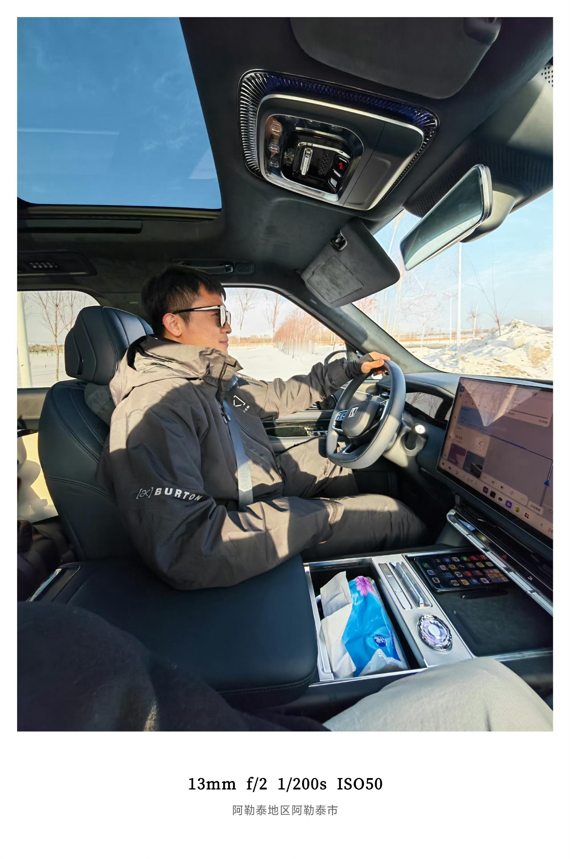 太猛了，极氪8X半小时大定突破1万台！我跟贡献了2/10000说起来我俩跟8X的