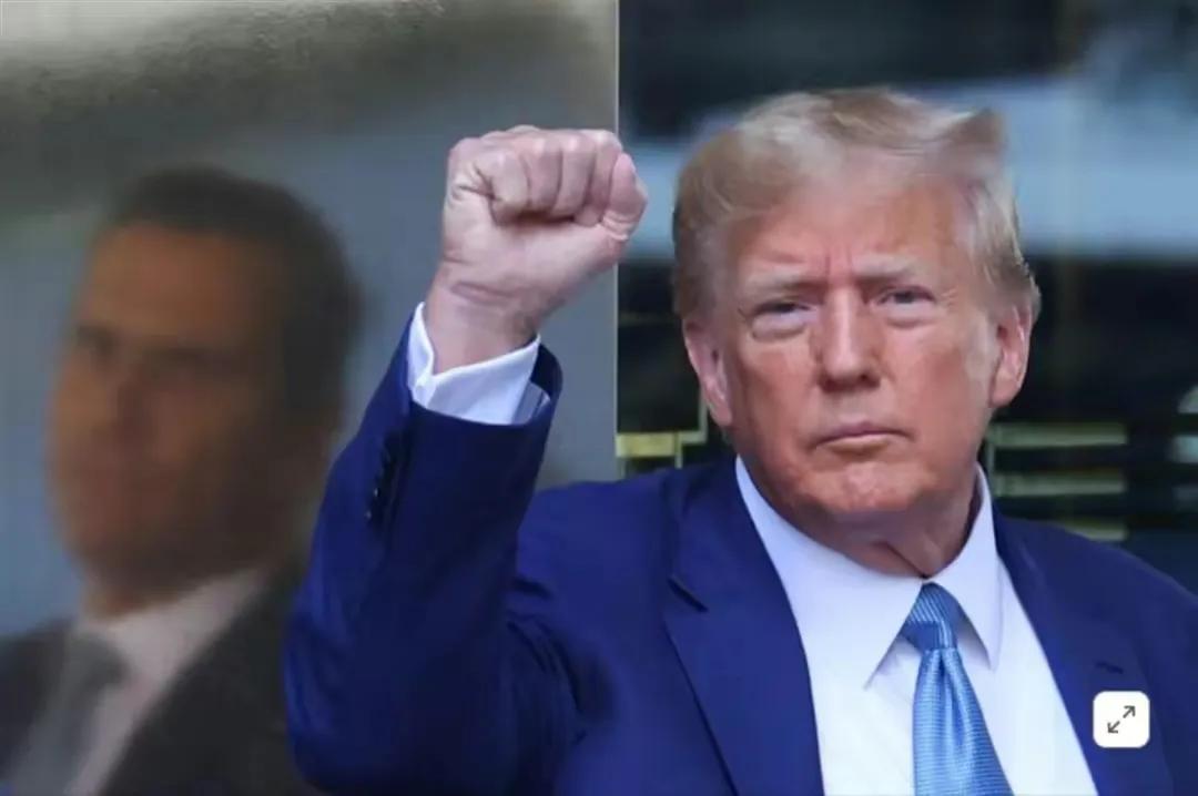 突然觉得李玟老公长的像美国总统，叫什么来着……对就像那个特朗普，猥琐又龌龊，简直