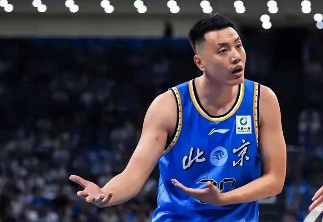 CBA季后赛半决赛G3，上海男篮客场81-66完胜北京北汽，总比分2-1拿到赛点