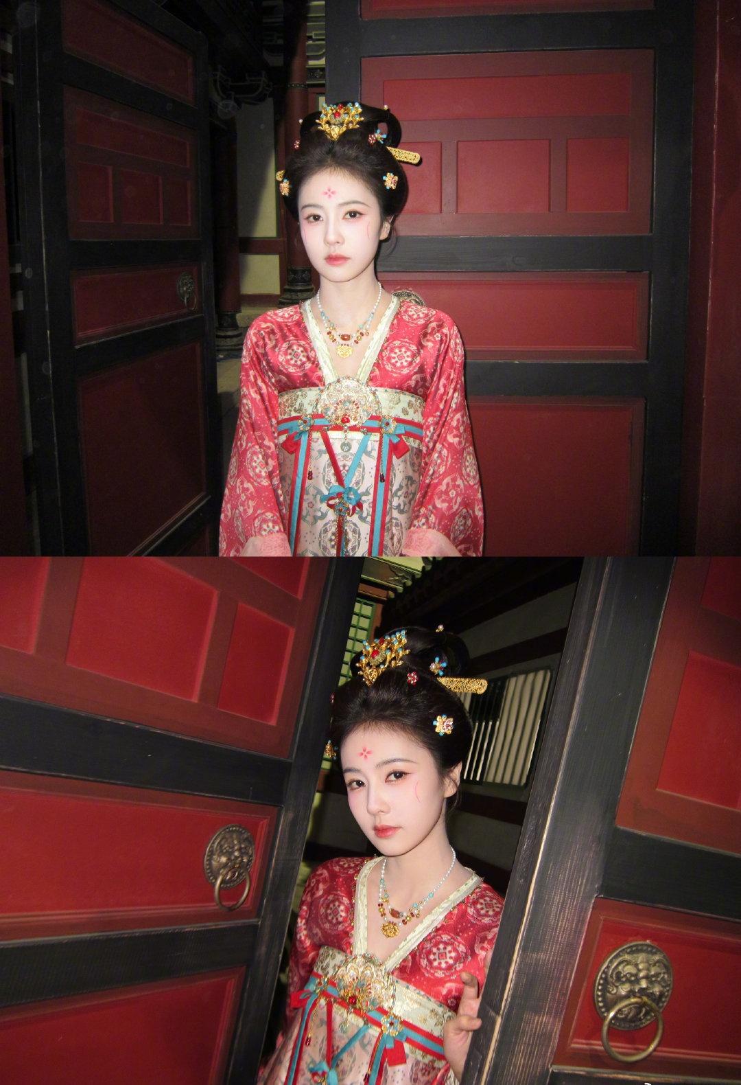 白鹿 ❤️白鹿李佩仪 ❤️唐宫奇案之青雾风鸣 
＂镜头里的对视，哪怕是隔着屏幕 