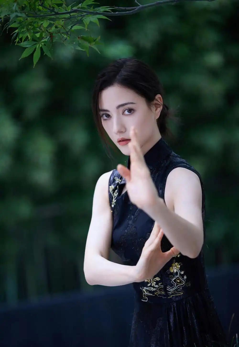 美女壁纸｜第2848期 · 娜然：妲己之后，她没急着“出圈”
