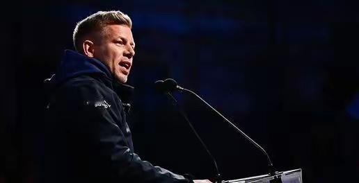 冯德莱恩欣喜若狂：今晚欧洲的心脏跳动得更加强劲。

4月13日俄罗斯《共青团真理