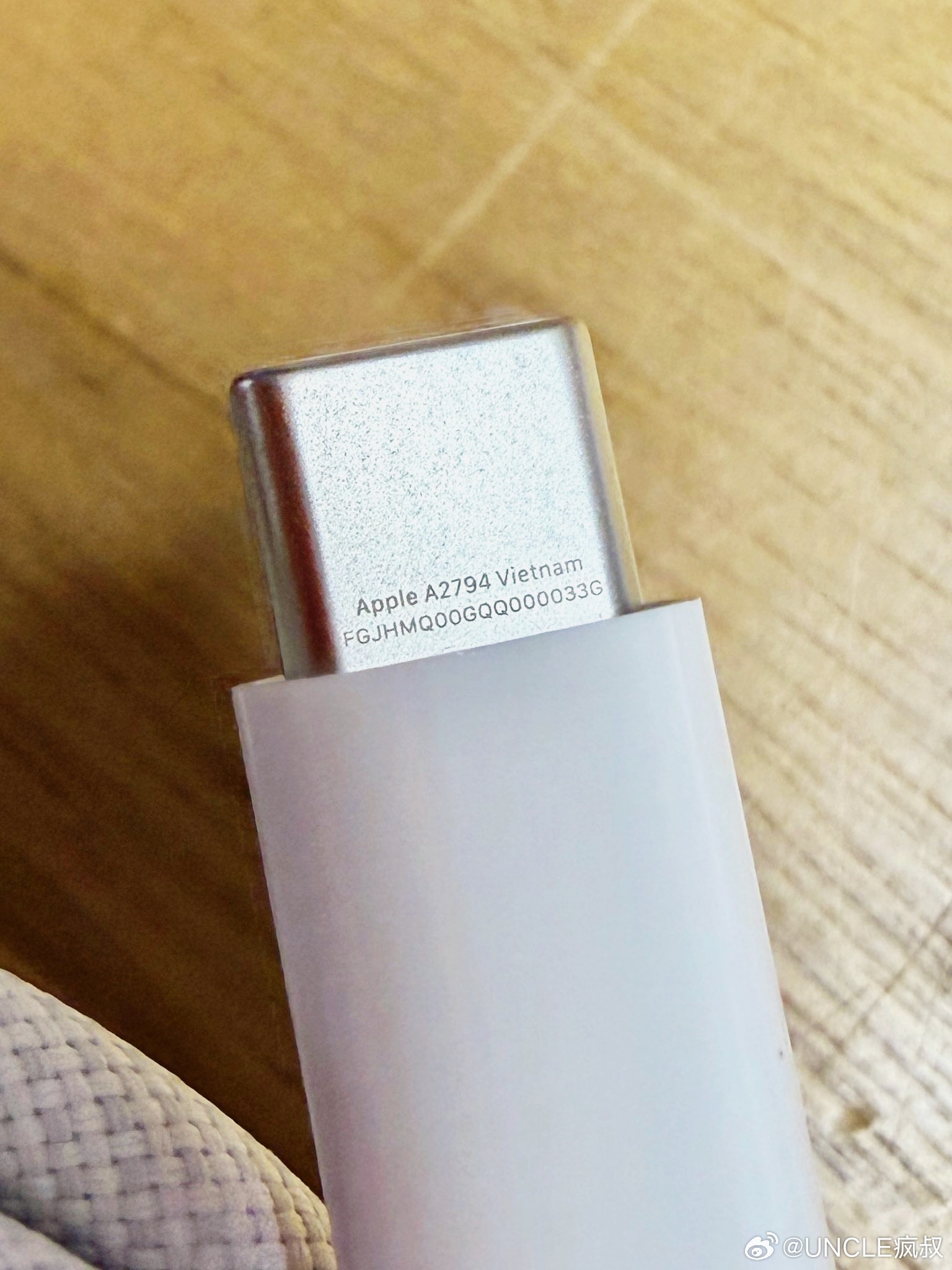 为什么现在的人都这么怕被骗，经常有人问新买的苹果数据线在哪查序列号…😭