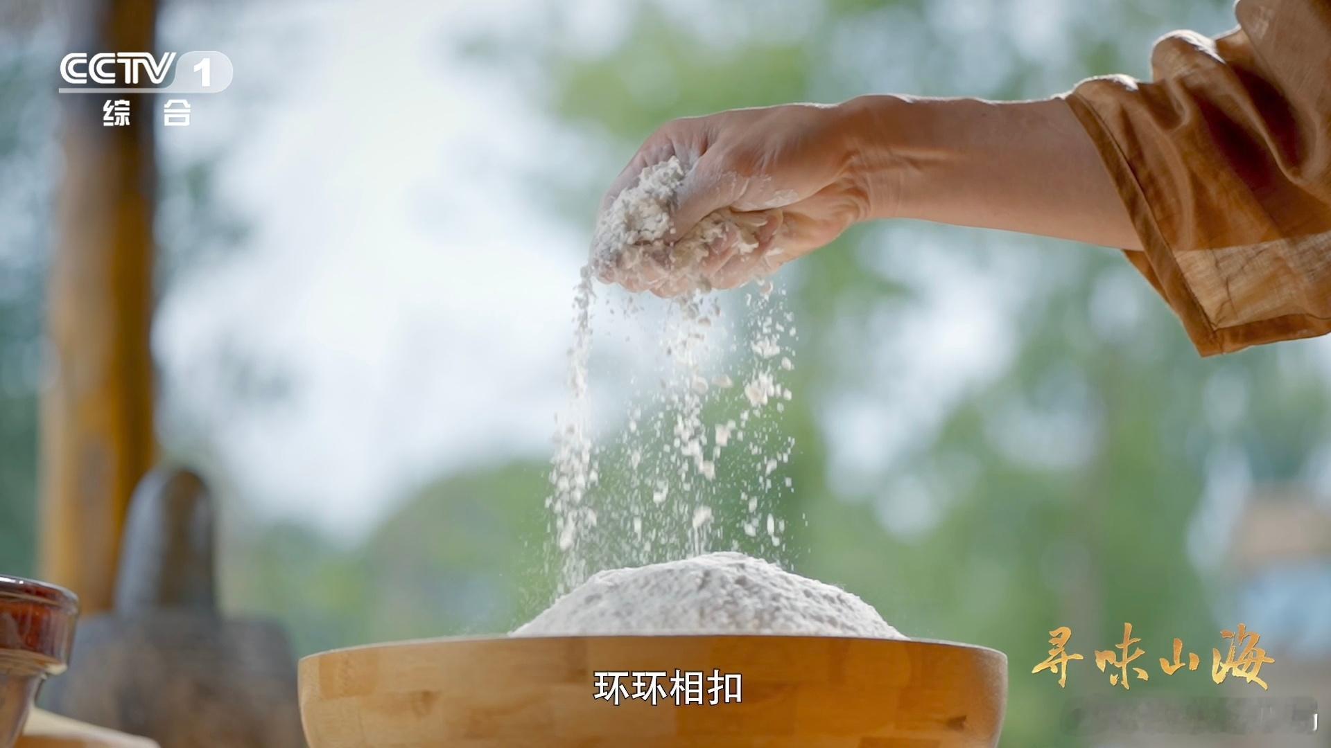直径近3米的面皮你见过吗这面皮比八仙桌还要大 中宁师傅擀面太绝了！3米面皮薄到透
