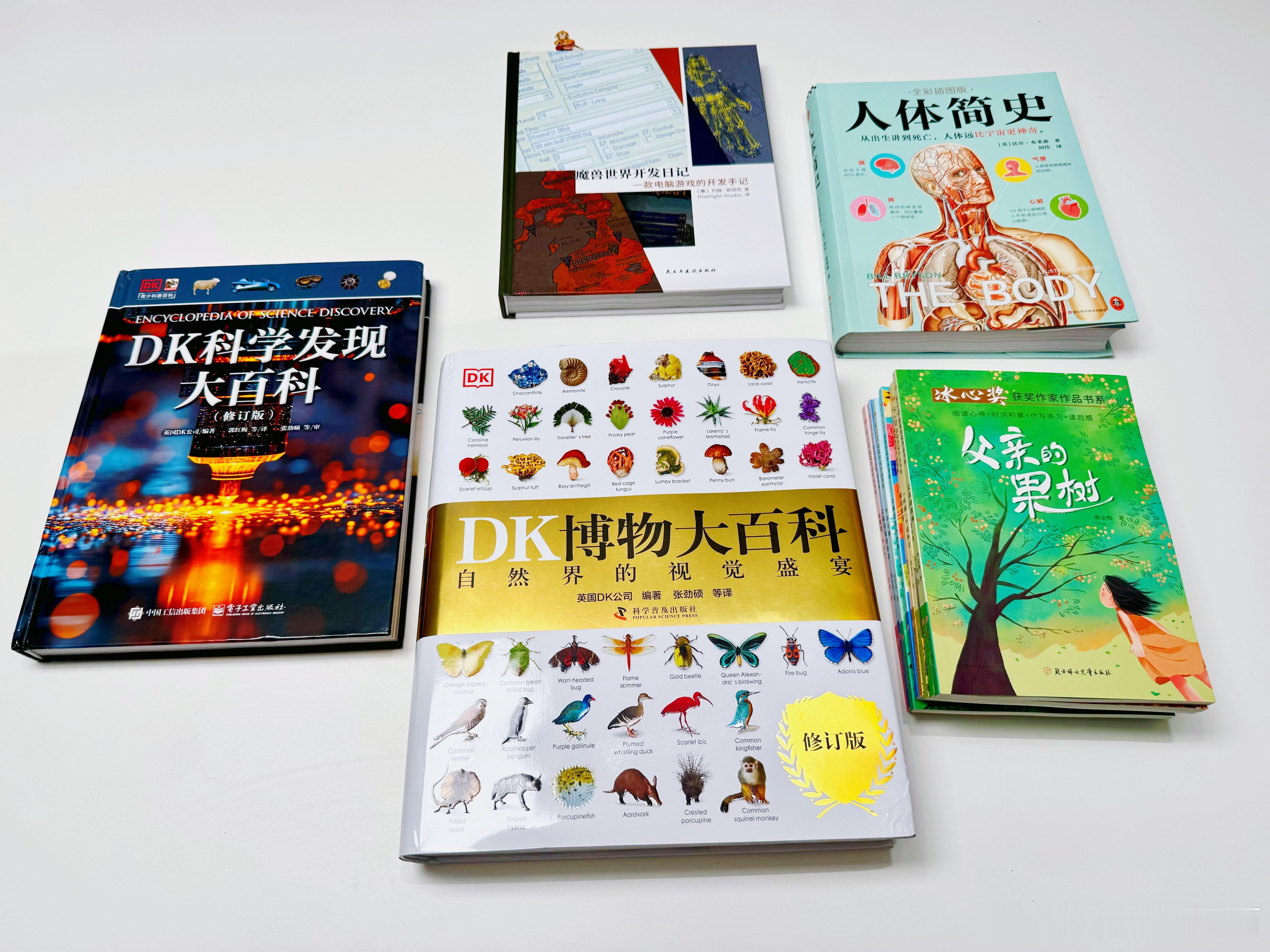 阿莫斯为了买其中一本，凑了这一大堆，猜猜哪本是他最初想买的[偷笑]那本确实不错，