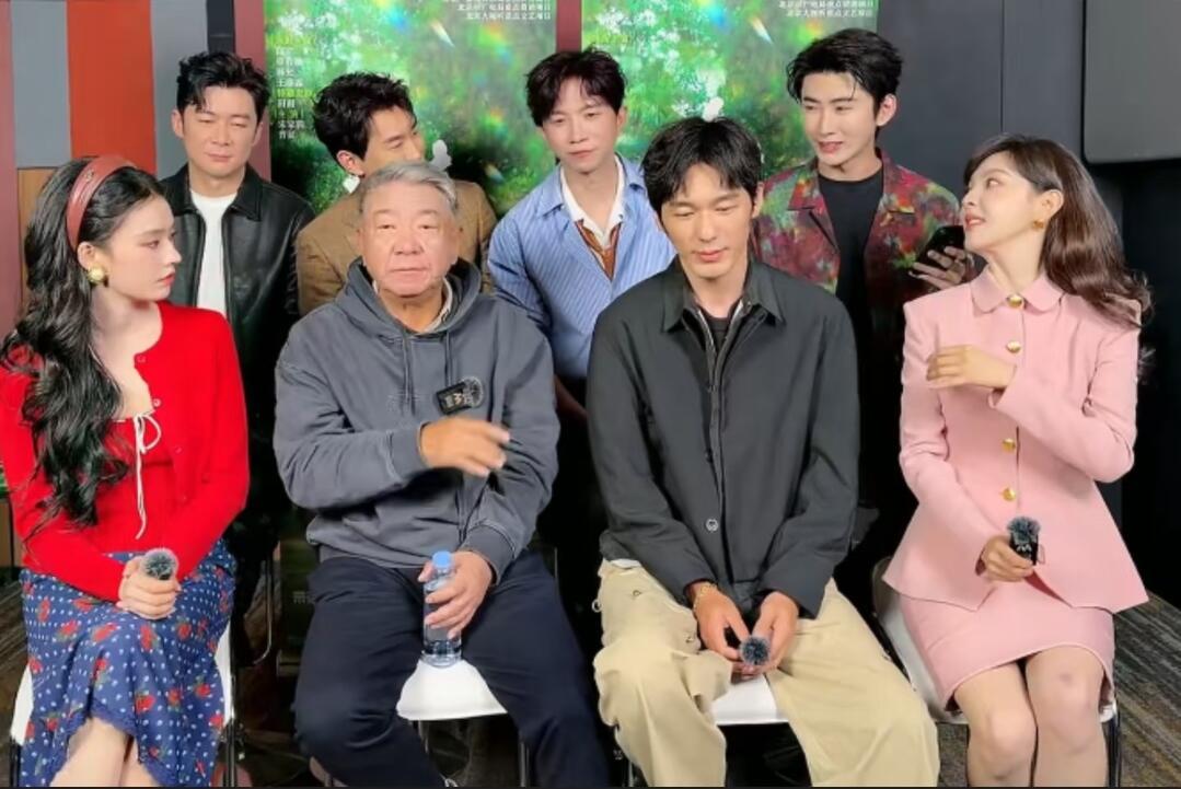 所以，白宇的手还没白回来吗😂 