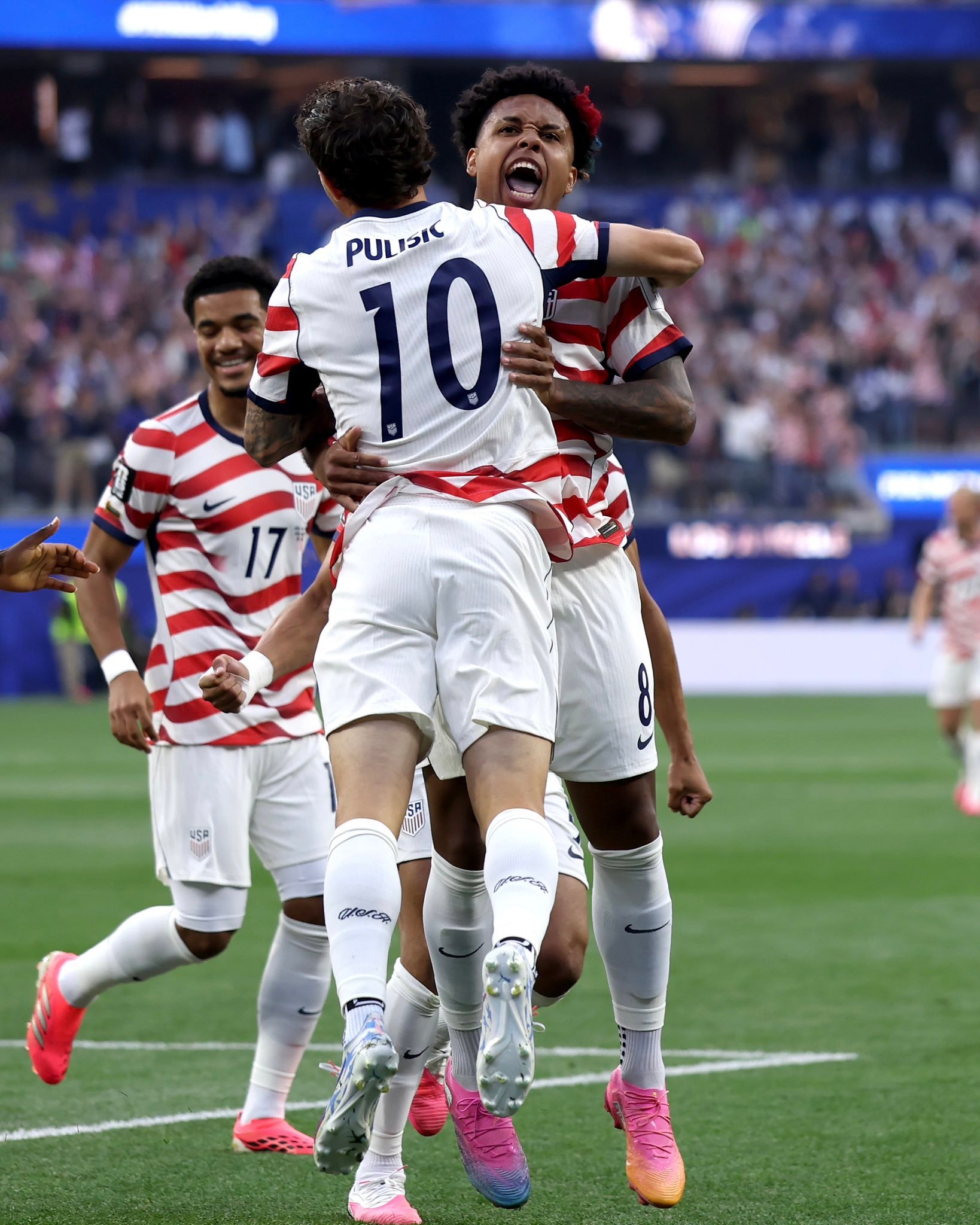 🌍🏆 今晨结束的美加墨世界杯D组首轮比赛中，东道主美国队以4-1的比分大胜巴