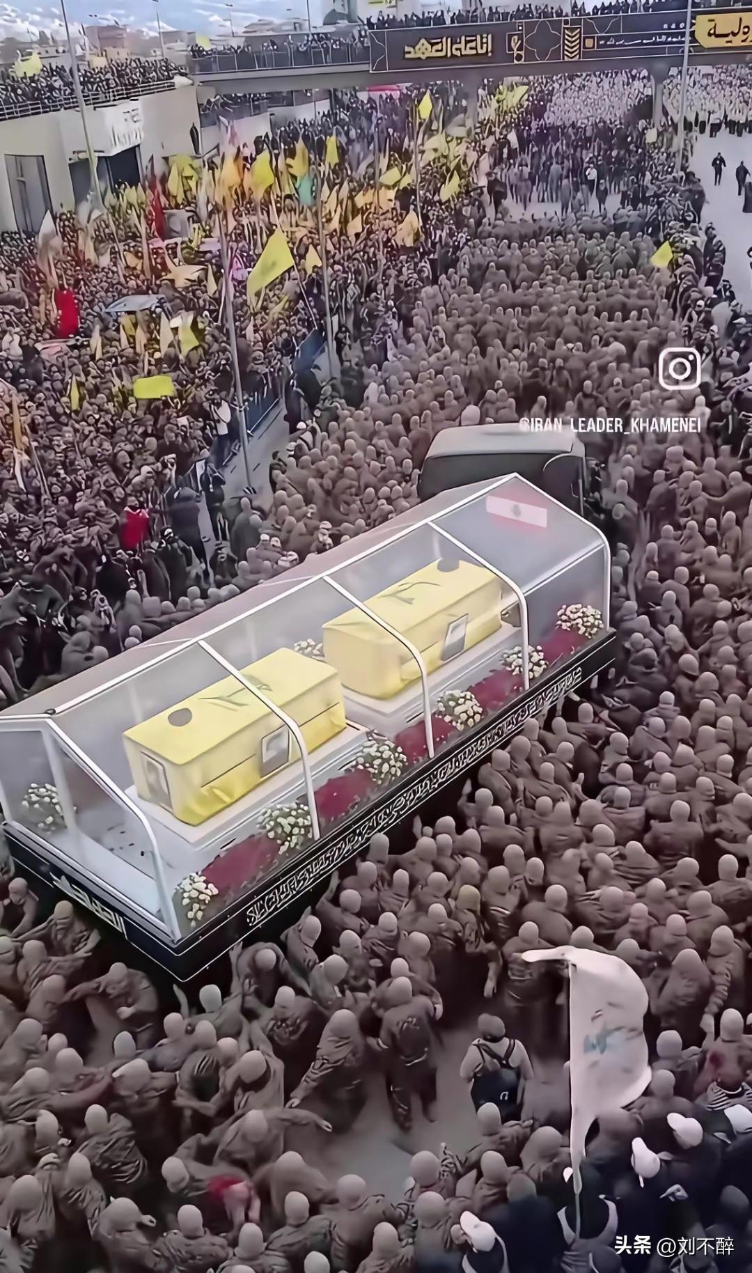伊朗：举国哀痛！
这是伊朗历史上最悲壮的一幕！
这一刻，伊朗全境沉浸在悲痛中，