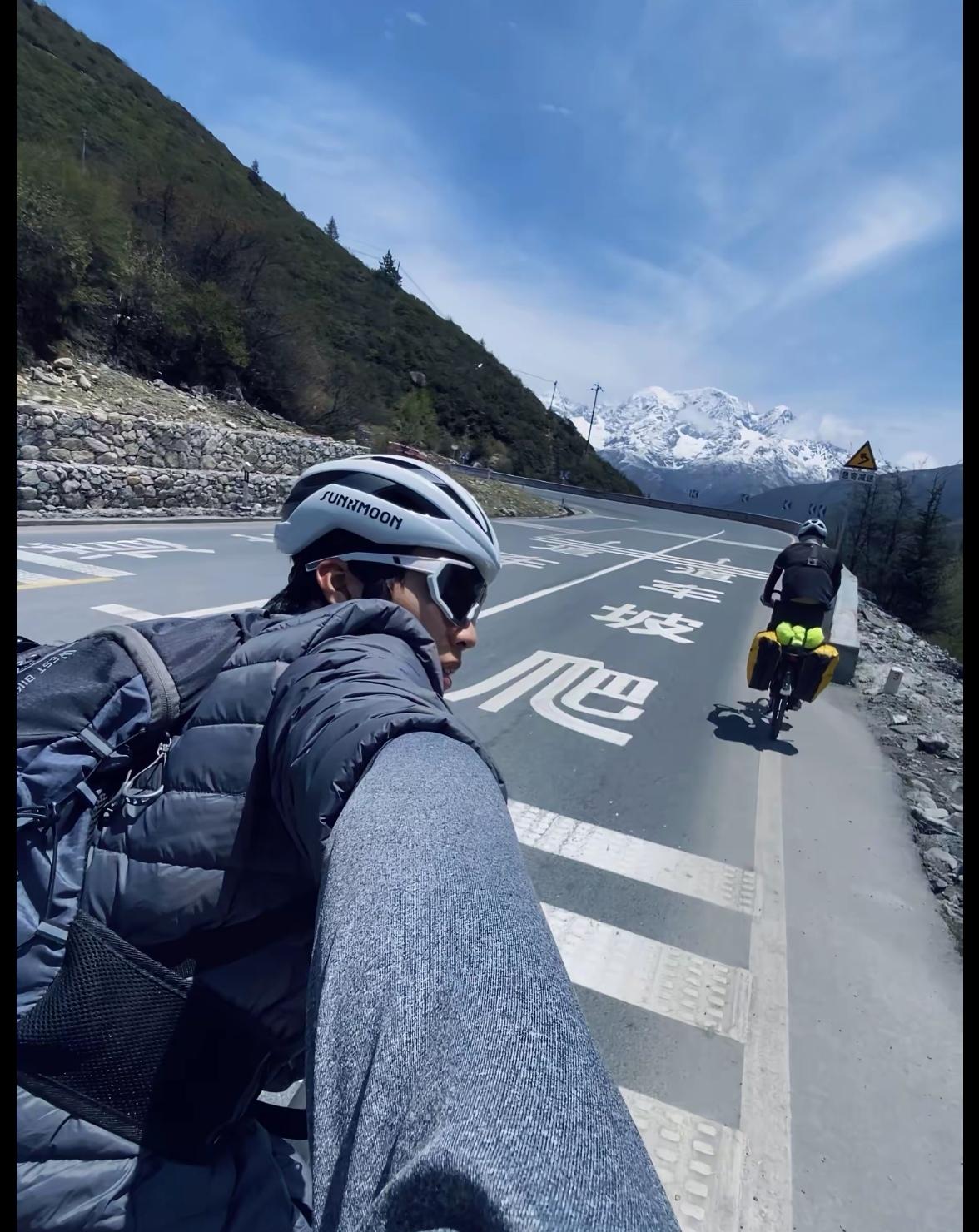 湖南省人民医院的瓜还没完，
川藏线又爆出一大瓜。
50岁骑行博主说20岁姑娘白嫖