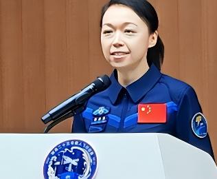 刚上太空仅一夜，炸出一堆牛鬼蛇神，香港航天员黎家盈刺痛了谁？ 

发射前一天，乘