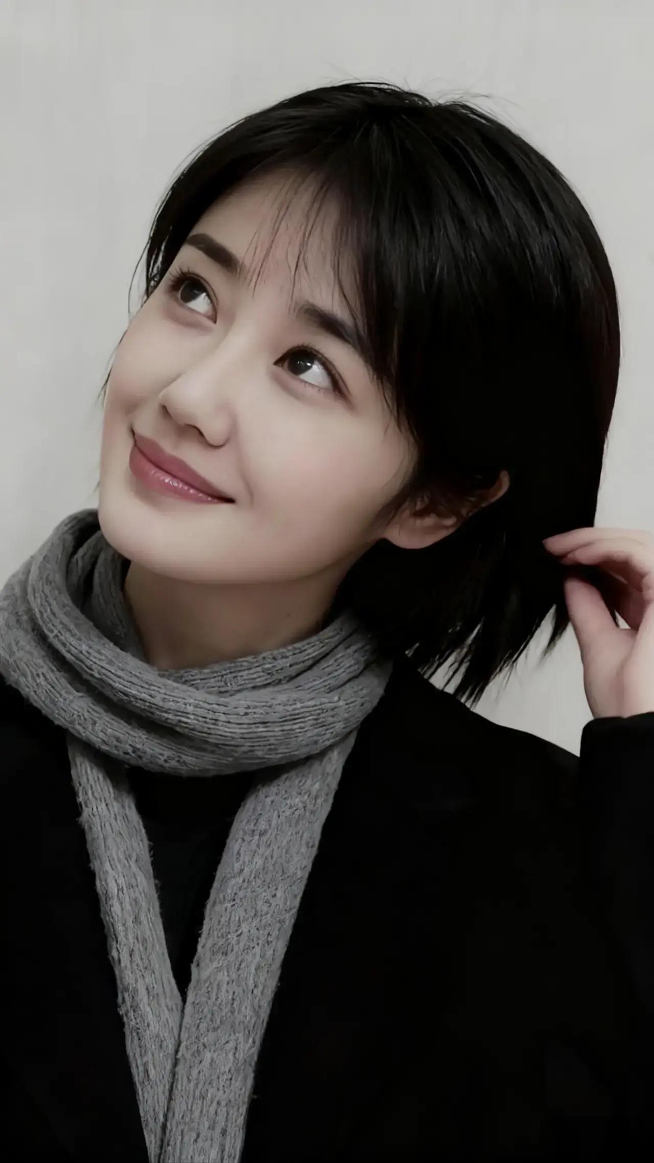 成熟稳重的美女你喜欢吗?
喜欢成熟稳重的女人，通常是因为她们能带来一种“稳定感”