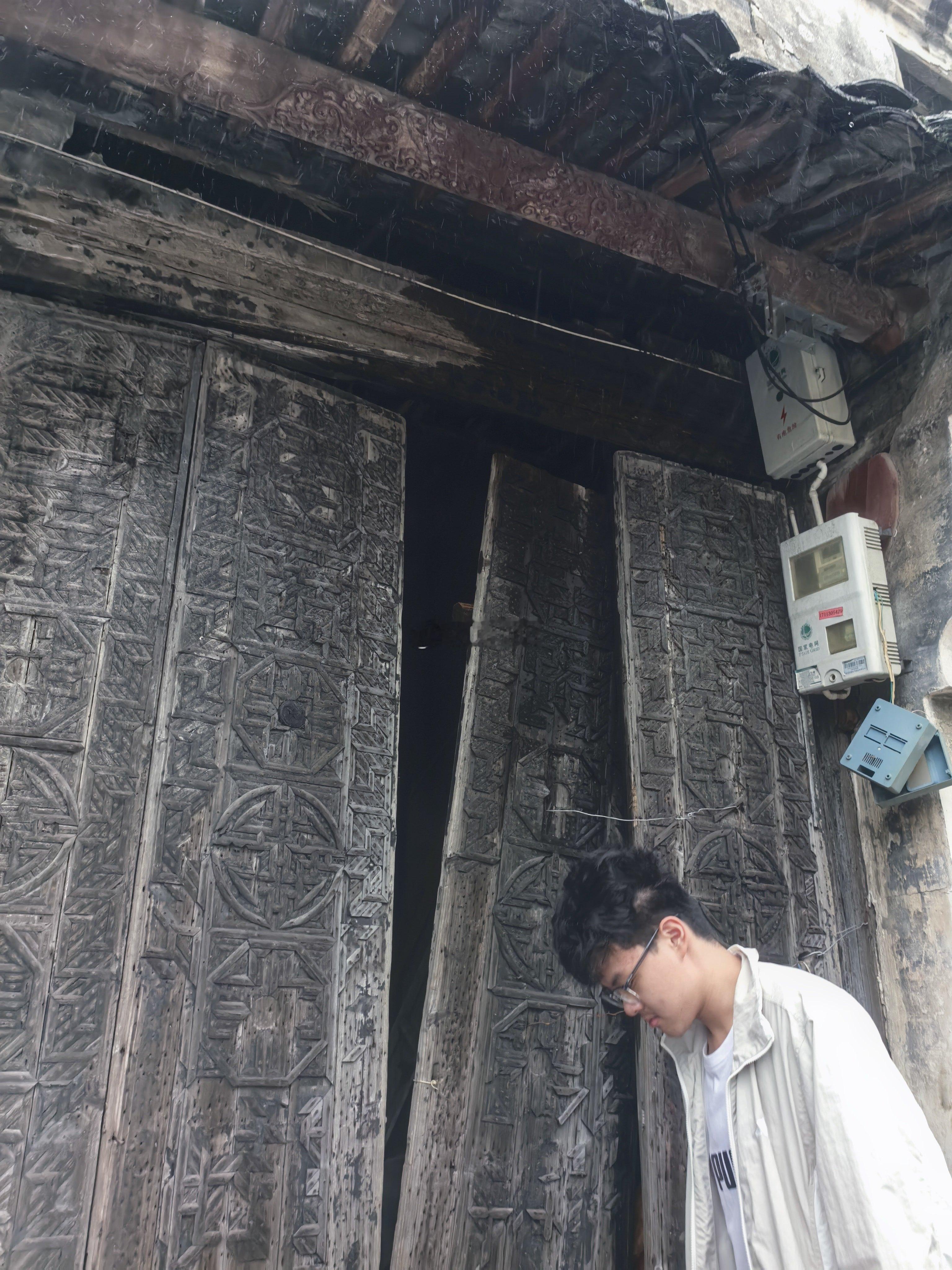 今天带儿子来上虞肖金寻根问祖。还在祖宅发现了一幅可爱的壁画（图9）。图1的上虞肖