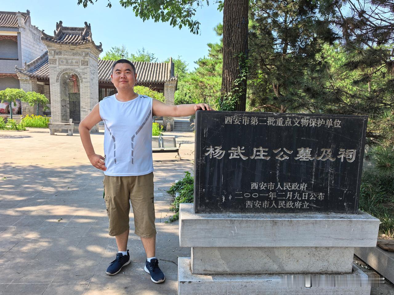 下午，在西安市长安区，寻访三爻村旁边的杨武庄公墓及祠。杨武庄公名子龙，咸阳市三原