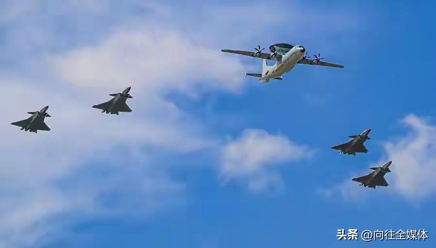 全线亮剑！解放军战机直插四国巡航区，美军彻底失去南海筹码
 
南海局势骤然紧张！