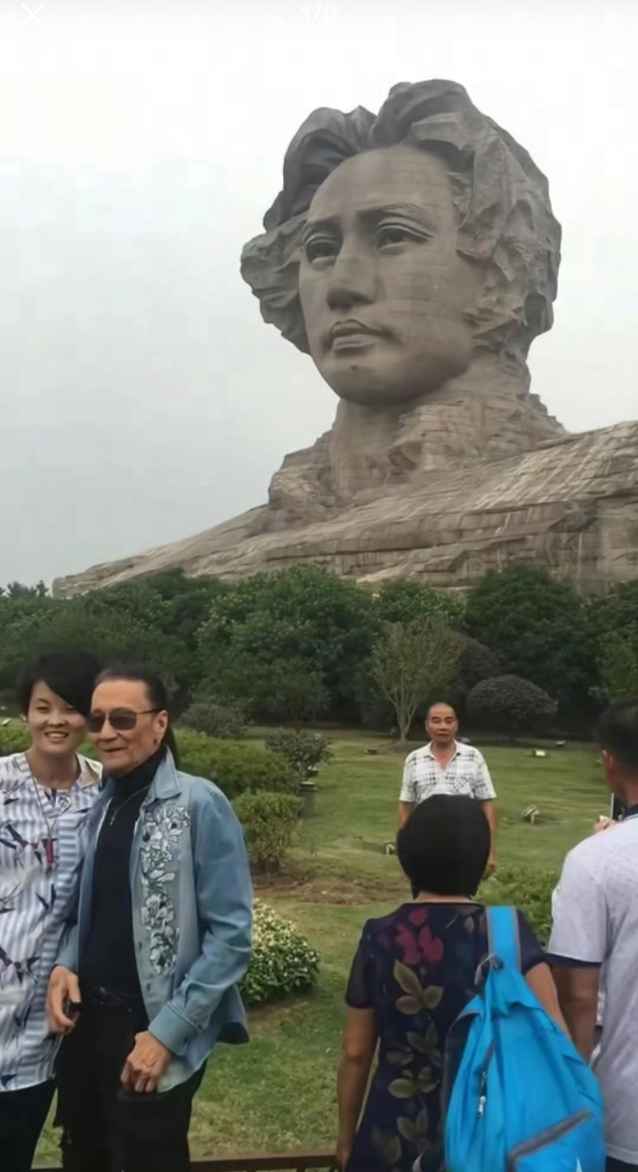 2017年，“四哥”谢贤来到长沙橘子洲头游览，足以看出三观和立场都超正。

当时