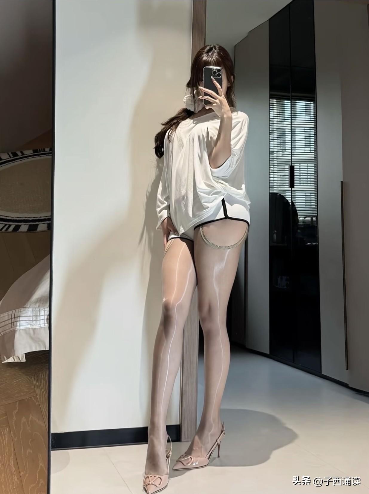 这丝袜是最新流行款吗？看起来太拉风了！我老婆有很多款式的丝袜，但从未见过这么性感