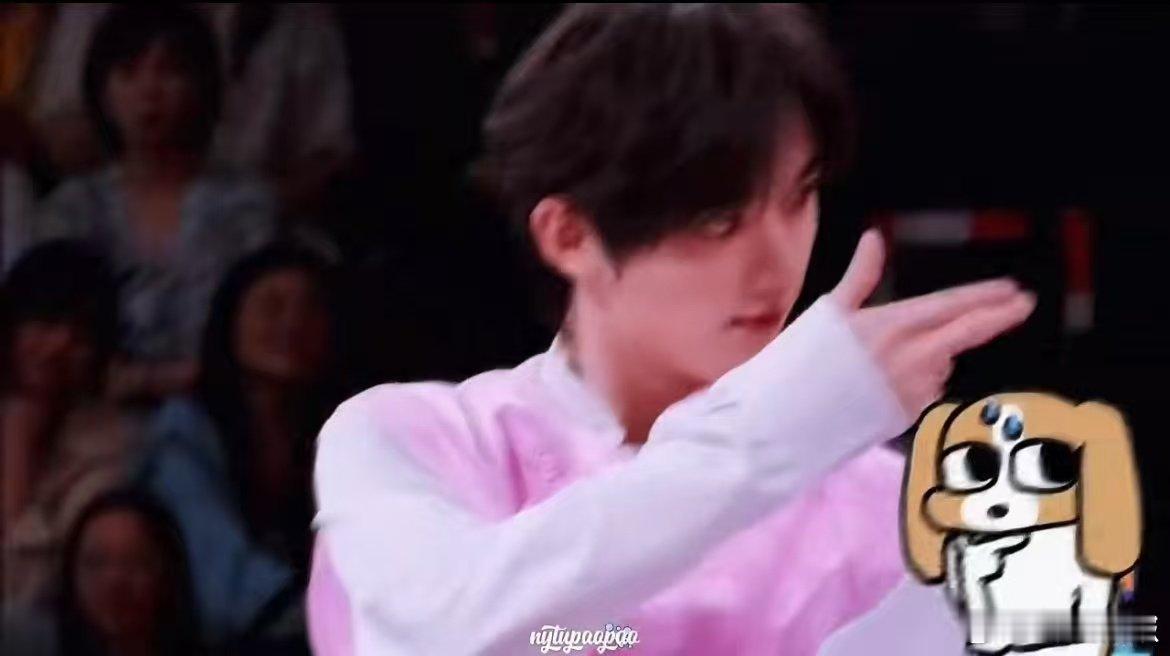 萌晕了萌晕了！丁程鑫认错时乖巧懂事，眼里却满是调皮，“邪恶小比格”的反差感真的太