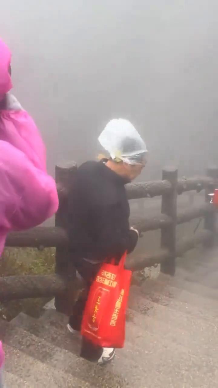 我后悔了，不想出来玩了，想回家。
