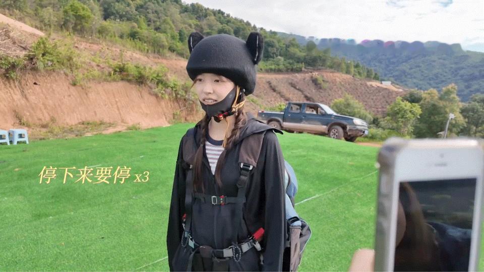 徐若晗克服恐高徐若晗给粉丝回信了敢和软肋握手言和，这份底气格外让人佩服 