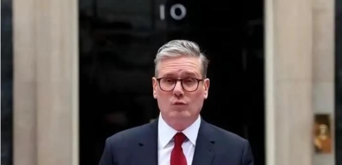 太离谱了！英国首相斯塔默一张嘴，直接把国际商界搅得天翻地覆。

他当着全球媒体的