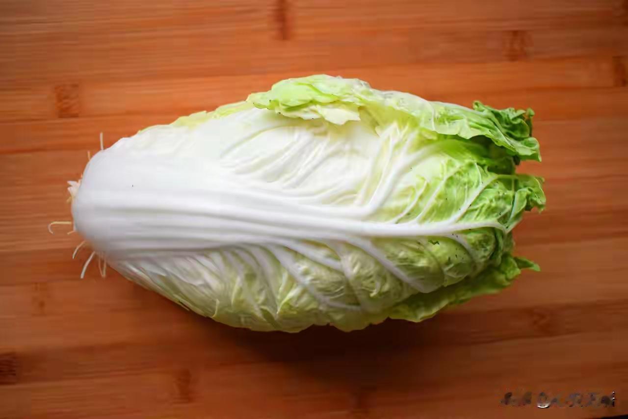 听说有人种菜用剧毒农药，自已都不吃，自己吃的又是单独种的。
买菜要闻一闻气味，对