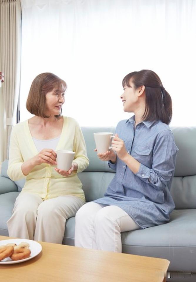 一个女人当年嫁了带俩孩的二婚男，当了继母，辛辛苦苦把孩子们都养大，她自己也老了，