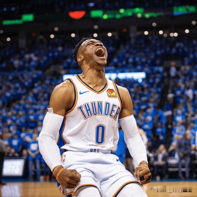 NBA篮球回来了，美媒还晒出威少雷霆时期的0号球衣和球迷分享。这画面一下子就把回