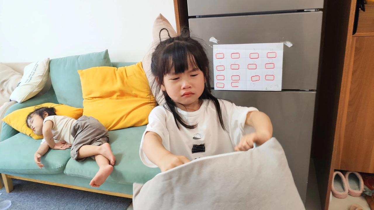 娃总是无理取闹你们怎么办？如何解决或者如何安抚她们？
两百亿两千亿最近真的好爱哭