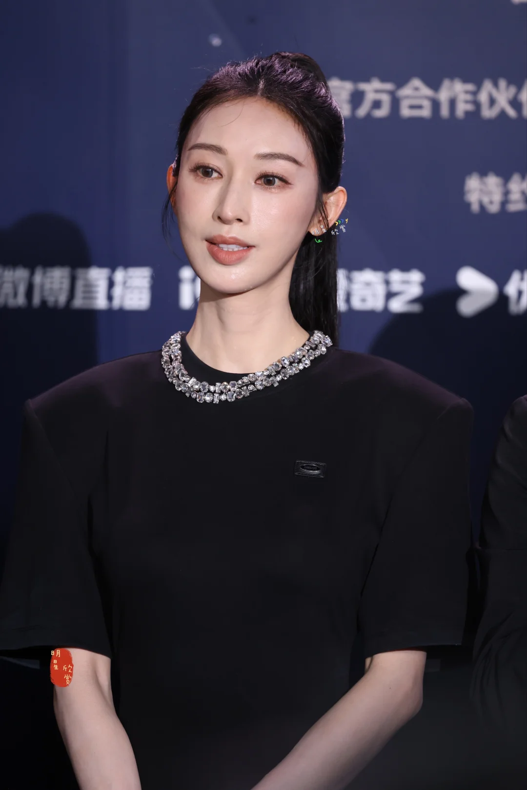 高马尾张俪，英气飒美