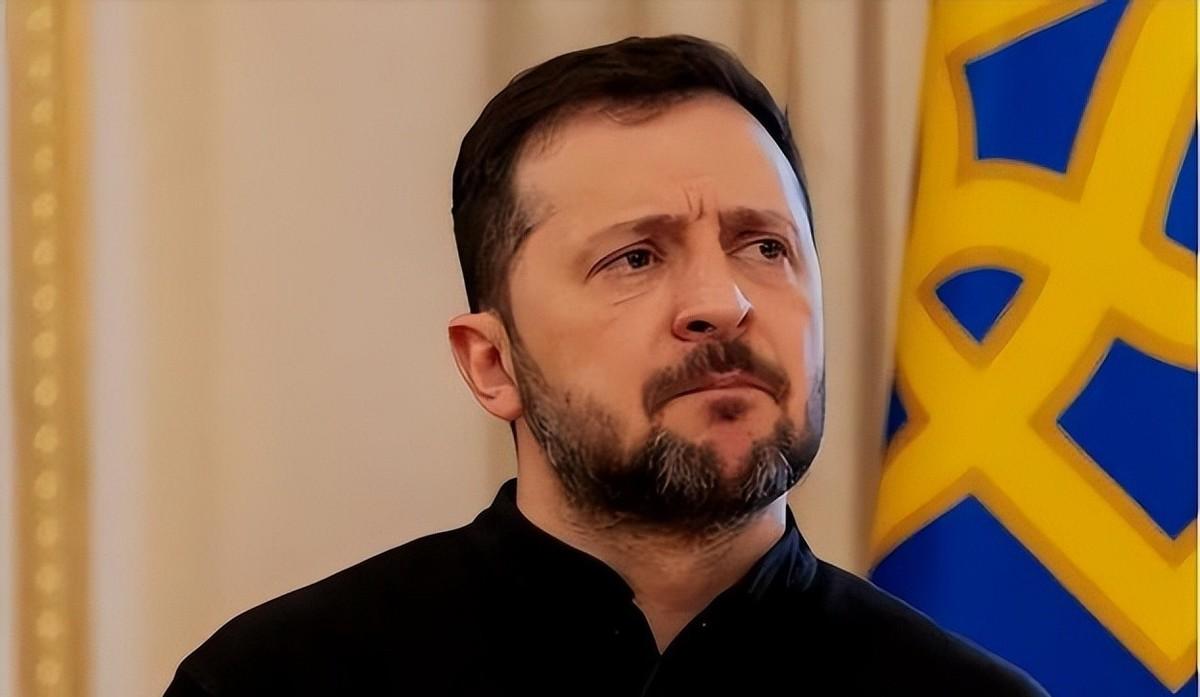 波斯湾战火烧了二十天，霍尔木兹海峡被实质封锁，全球能源命脉瞬间收紧。美国零售油价