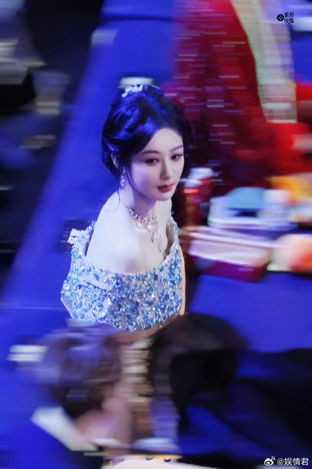 杨紫聊天到一半发现被镜头拍杨紫 大花气质杨紫聊天到一半发现镜头被拍哈哈哈哈哈哈 