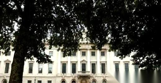 你知道咱们在伦敦的新大使馆，要盖在哪儿吗？
皇家铸币厂旧址。
就是当年日不落帝国