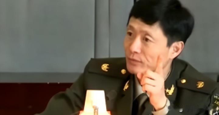 刚才又刷到艾教授激情演讲的视频，听的我是热血沸腾，浑身是劲。
真不愧为教授，他口