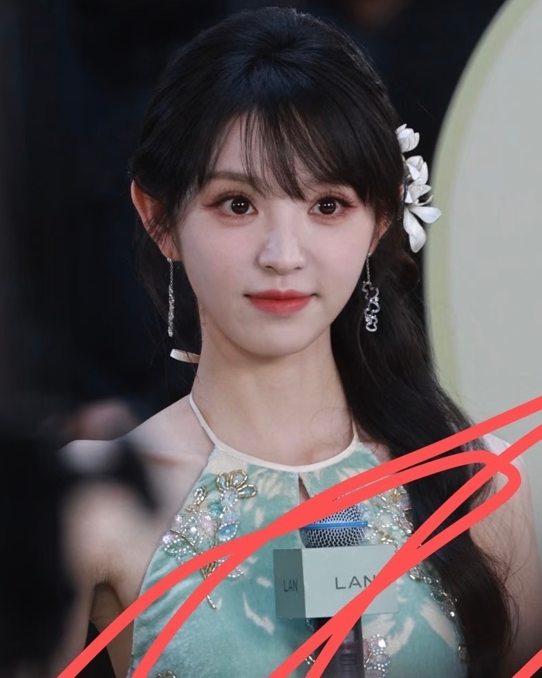 我不行了这张图也太乖了另外好生的一张图 田曦薇飞吻