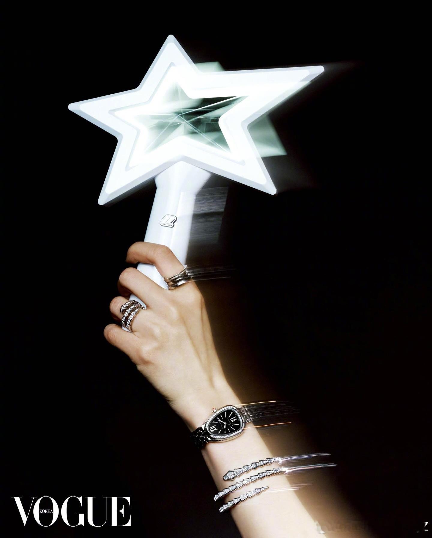 韩国版 VOGUE 十二月刊，BVLGARI 珠宝专题，环绕「Lisa」展开拍摄