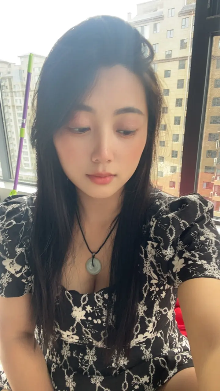 生活中最大的幸福是坚信有人爱我们