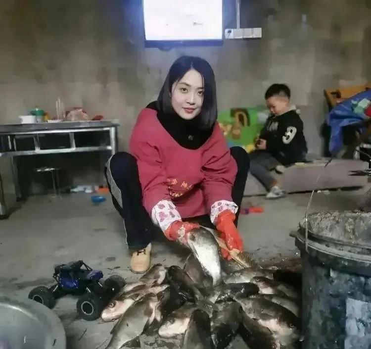 网友：相亲对象挺勤快的，可是带一个娃，这就让人犹豫不决