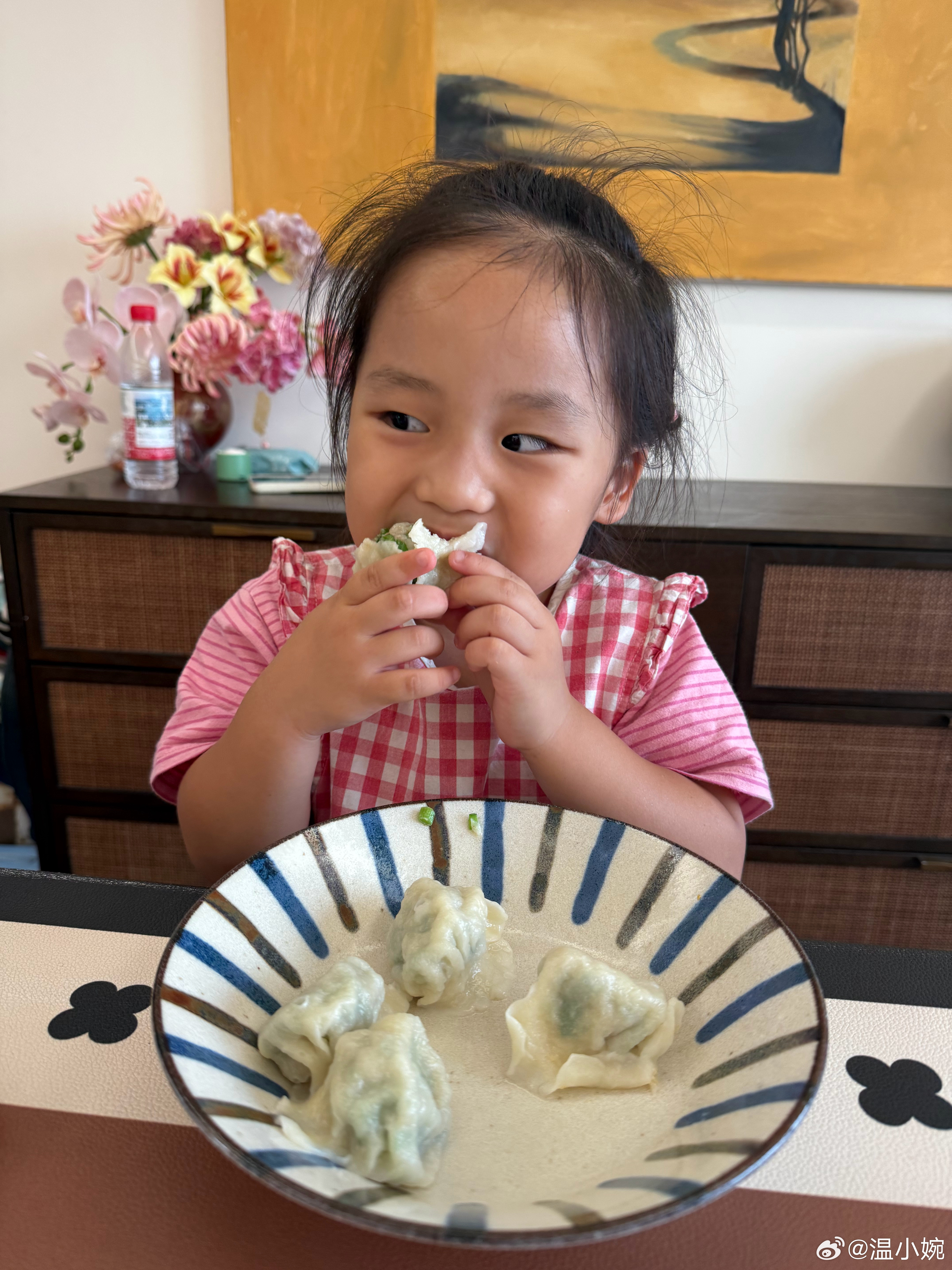 这么大的饺子，姐能吃五个好好吃饭小婉家的餐桌